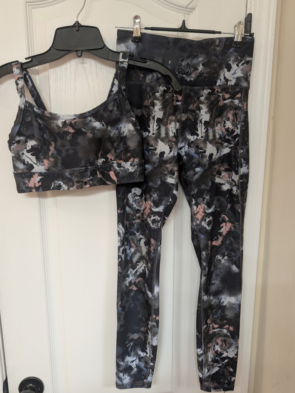 Marika  Abstract Print High-Waist Leggings & Sports Bra Set - Black/Pink/Blue